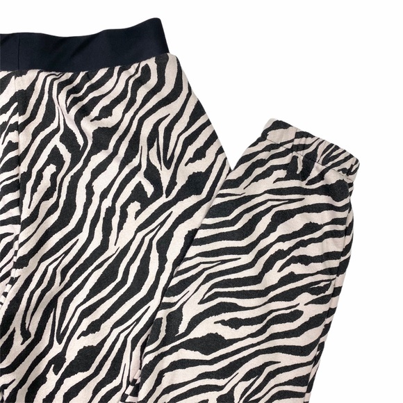 ♦️SOLD♦️Victoria’s Secret Zebra Fleece Jogger Set - Picture 14 of 16